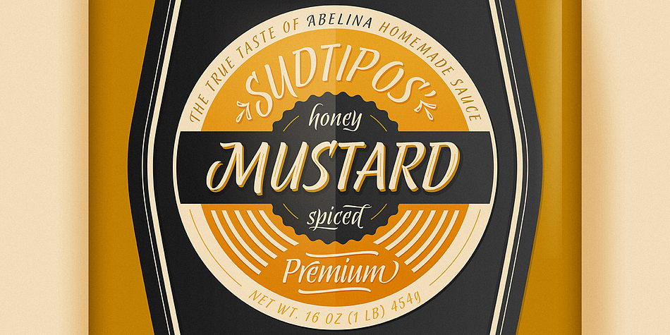 It has over a thousand glyphs, including several alternates, ligatures combination, initials and miscellaneous to reinforce the idea of the author of merging a calligraphic project in the typographic world; allowing new ways to capture this great universe of italic faces.